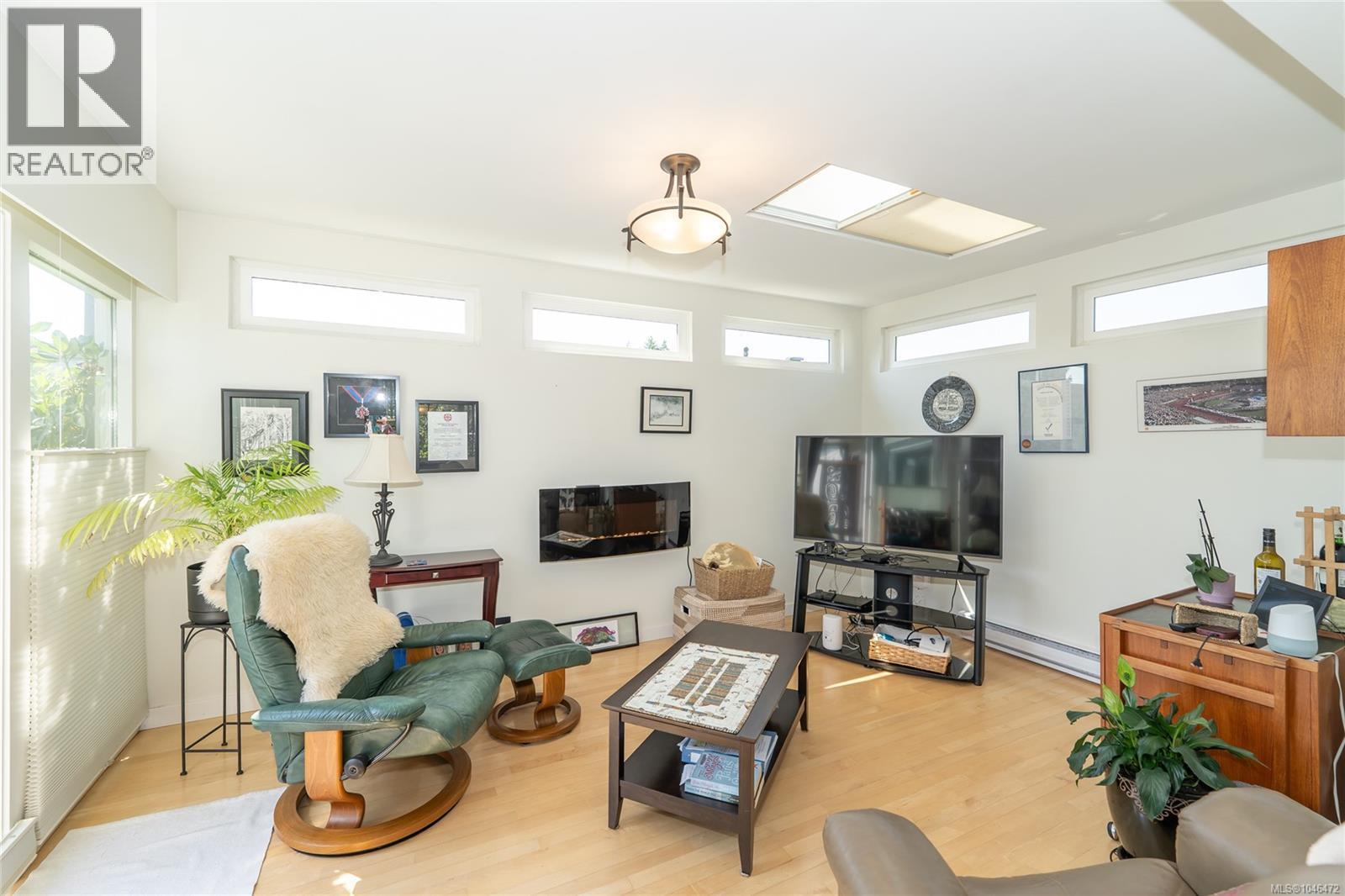 9392 Brookwood Dr, Sidney, British Columbia  V8L 4H3 - Photo 14 - 1046472