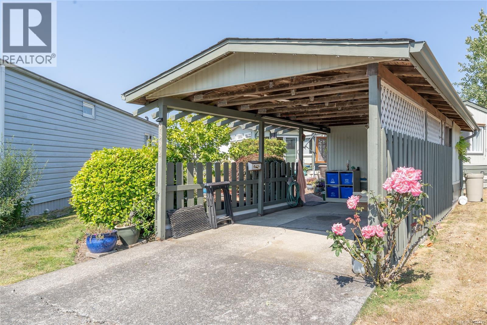 9392 Brookwood Dr, Sidney, British Columbia  V8L 4H3 - Photo 32 - 1046472