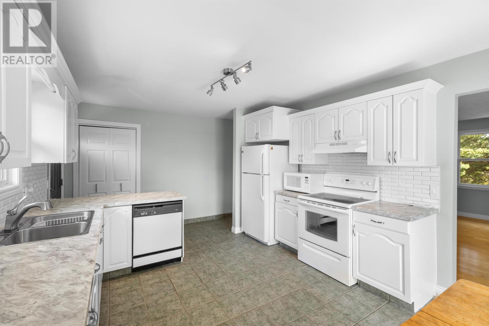 46 Westcomb Crescent, Charlottetown, Prince Edward Island  C1C 1B3 - Photo 8 - 202620239