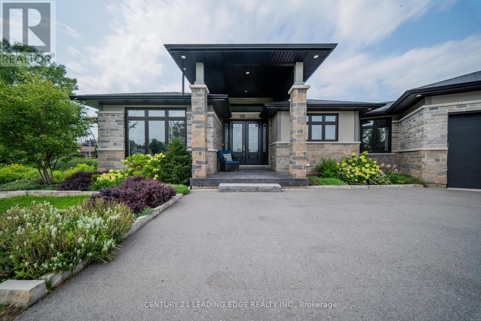 9 LEASIDE STREET, Prince Edward County, Ontario