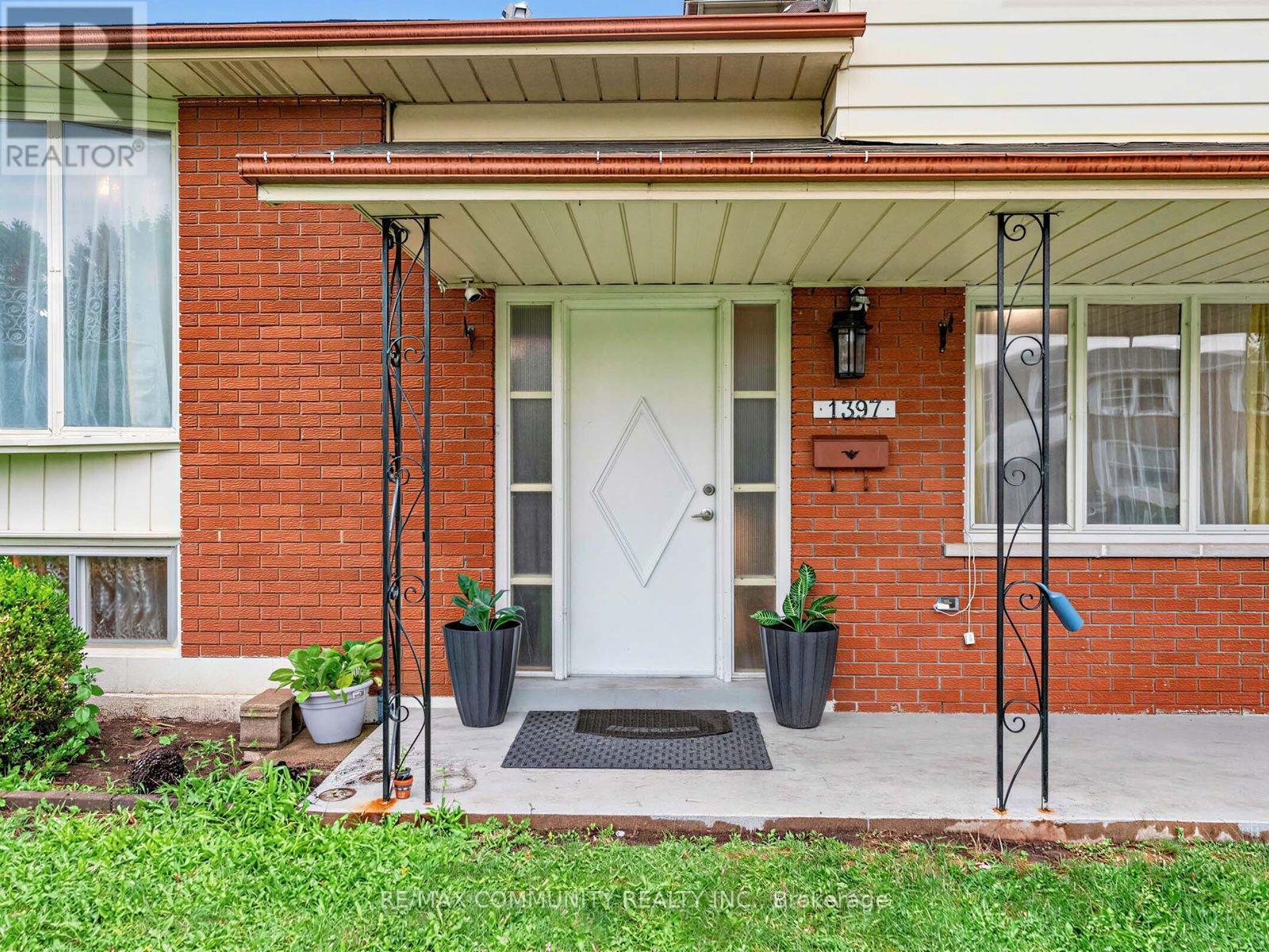 1397 Charles Drive, Burlington, Ontario  L7P 2C8 - Photo 3 - W13660956