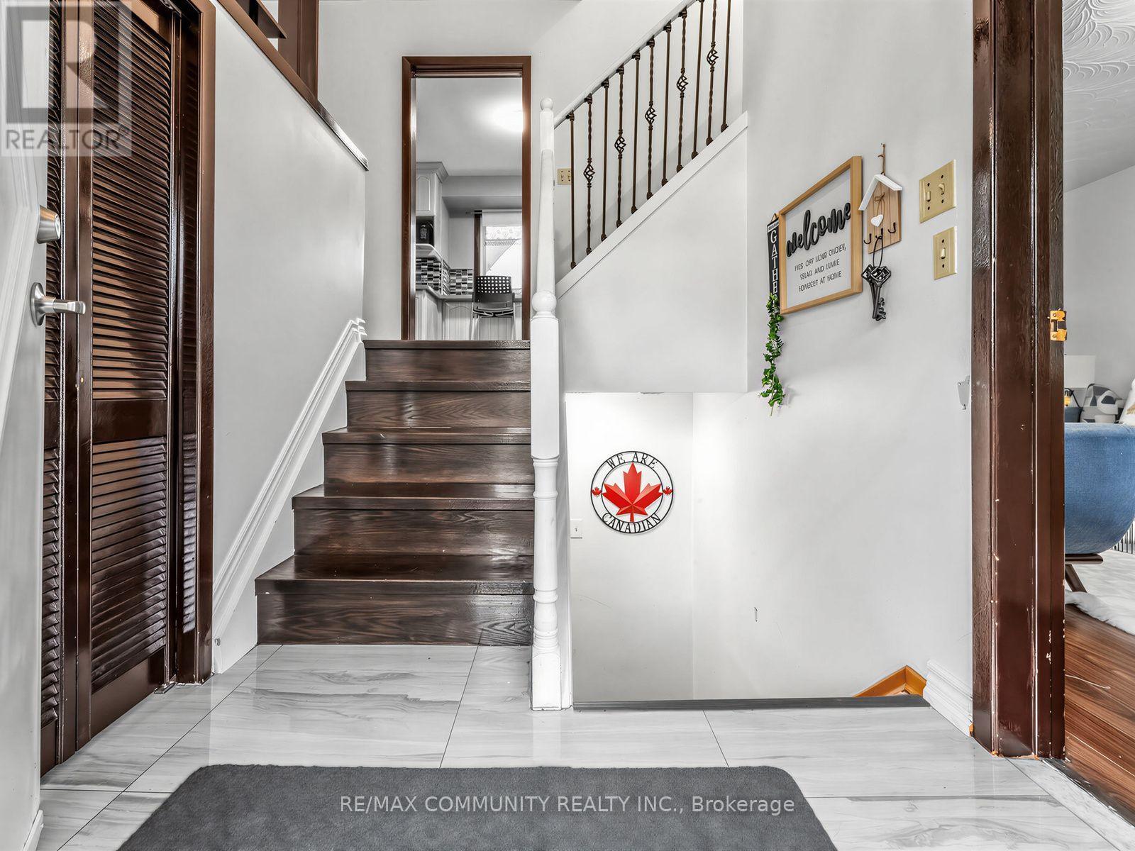 1397 Charles Drive, Burlington, Ontario  L7P 2C8 - Photo 4 - W13660956