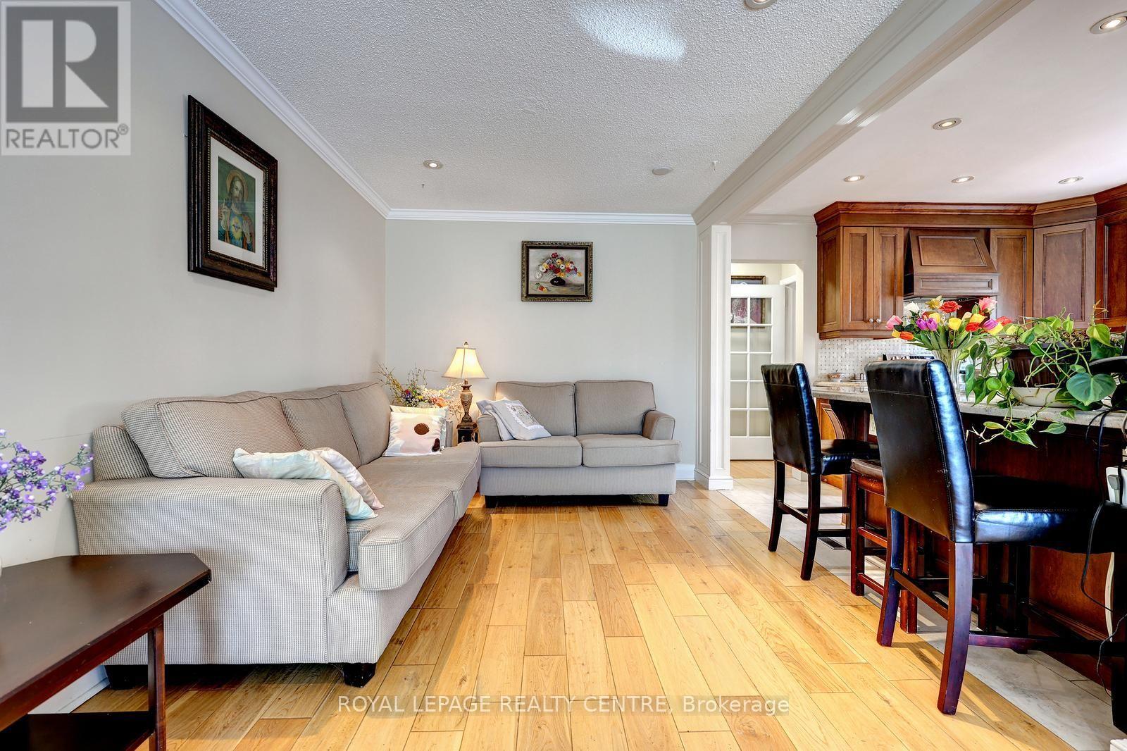 3422 Queenston Drive, Mississauga, Ontario  L5C 2G6 - Photo 10 - W13660964