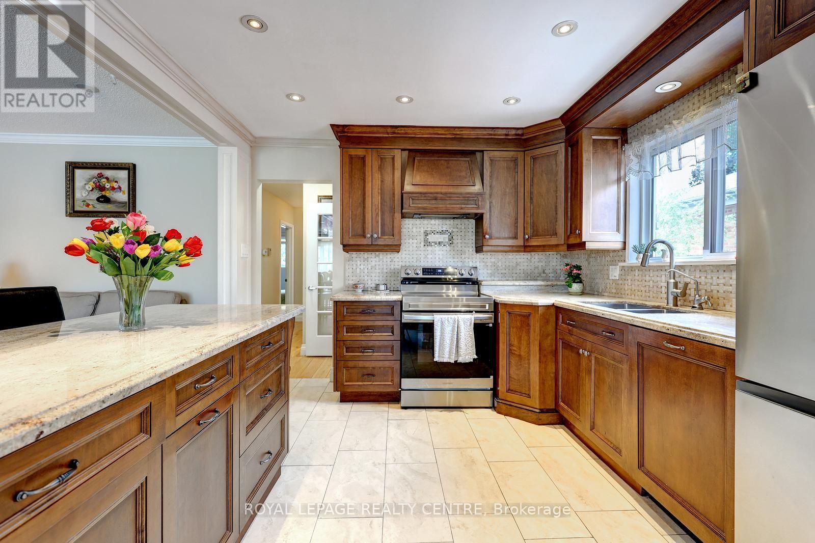 3422 Queenston Drive, Mississauga, Ontario  L5C 2G6 - Photo 13 - W13660964