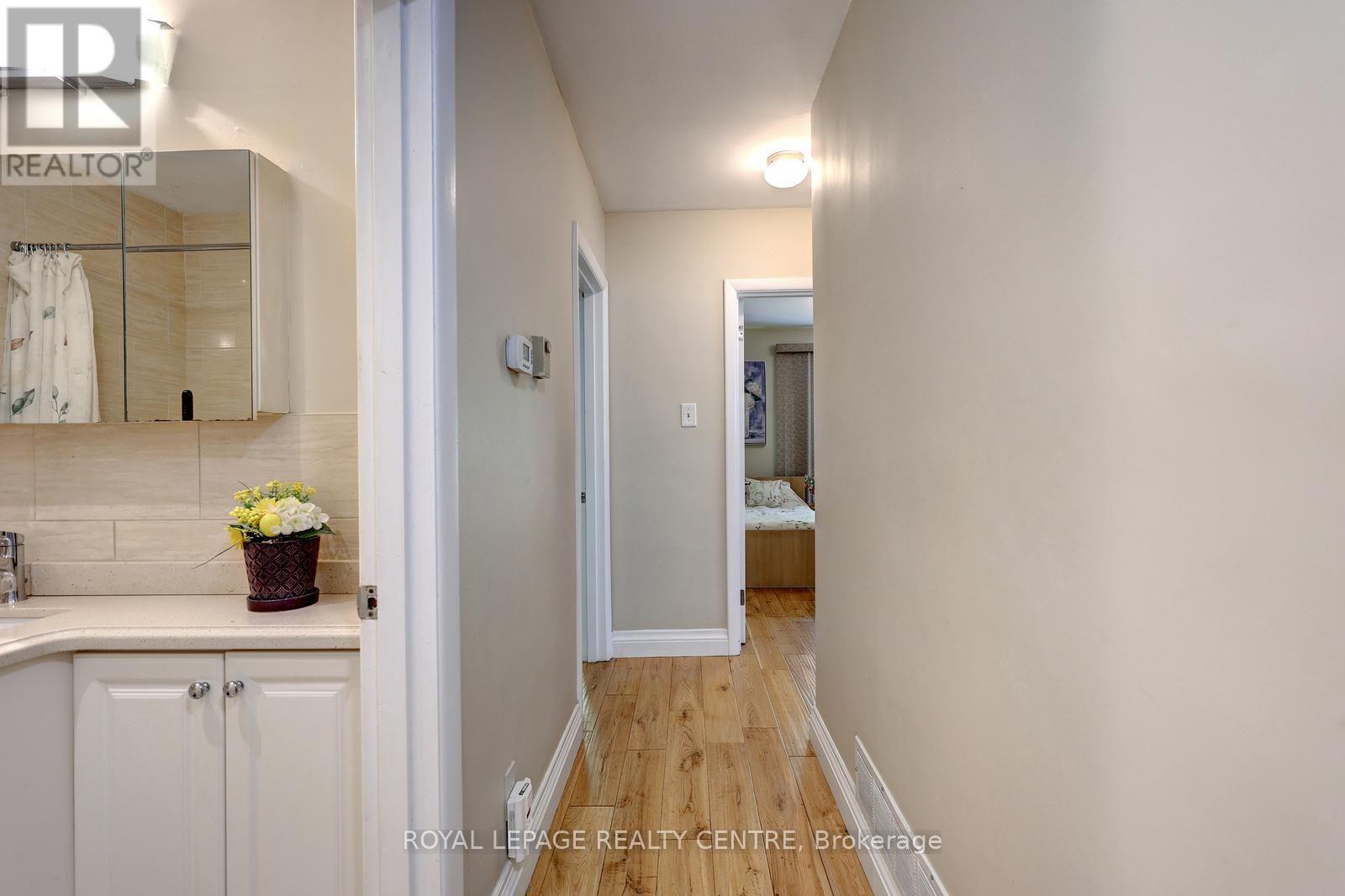 3422 Queenston Drive, Mississauga, Ontario  L5C 2G6 - Photo 17 - W13660964