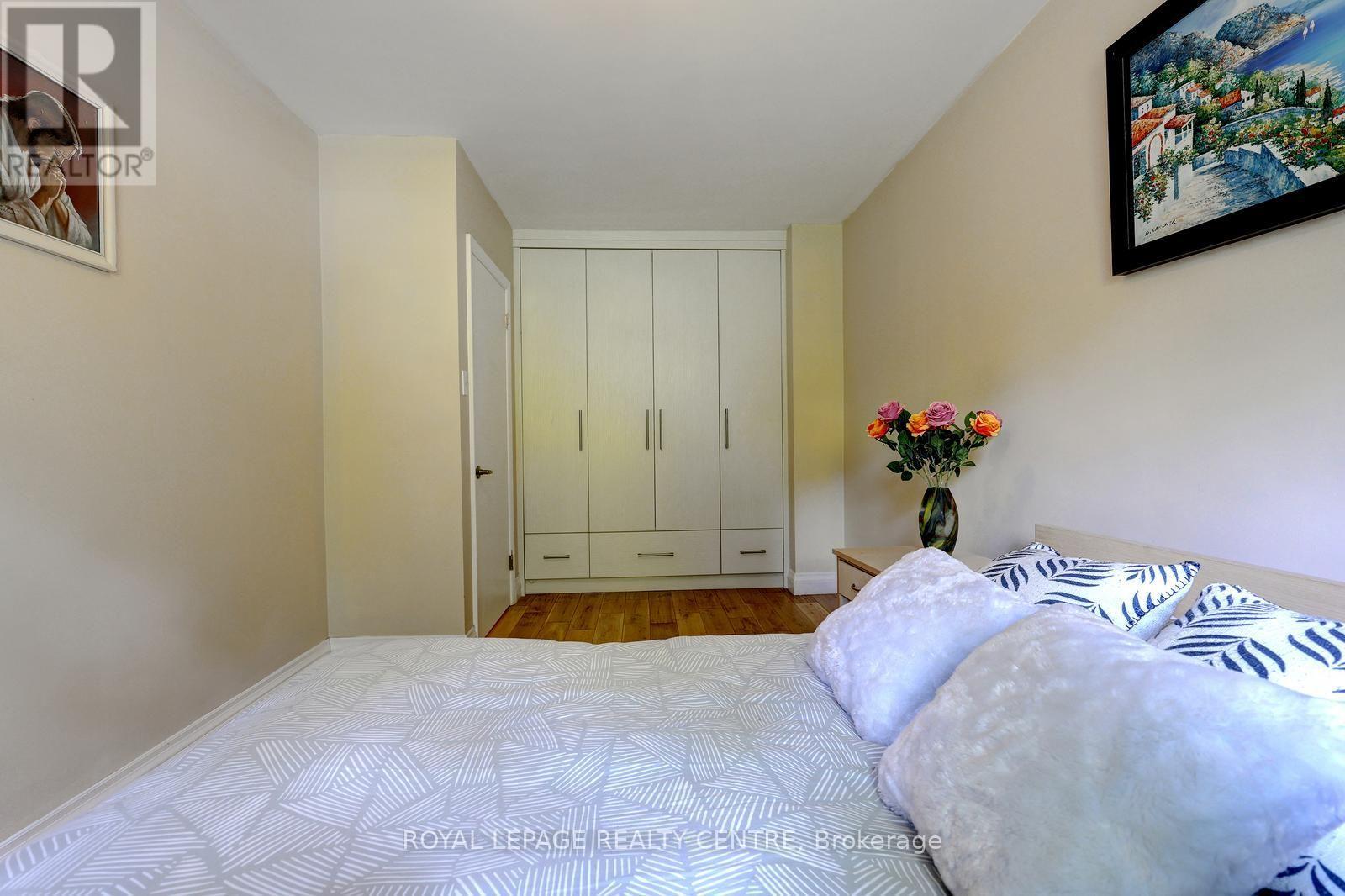 3422 Queenston Drive, Mississauga, Ontario  L5C 2G6 - Photo 19 - W13660964