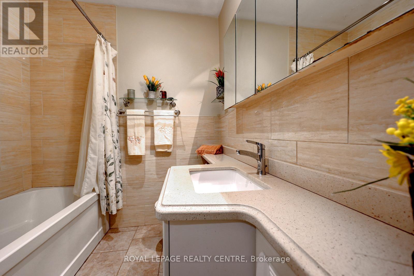 3422 Queenston Drive, Mississauga, Ontario  L5C 2G6 - Photo 20 - W13660964