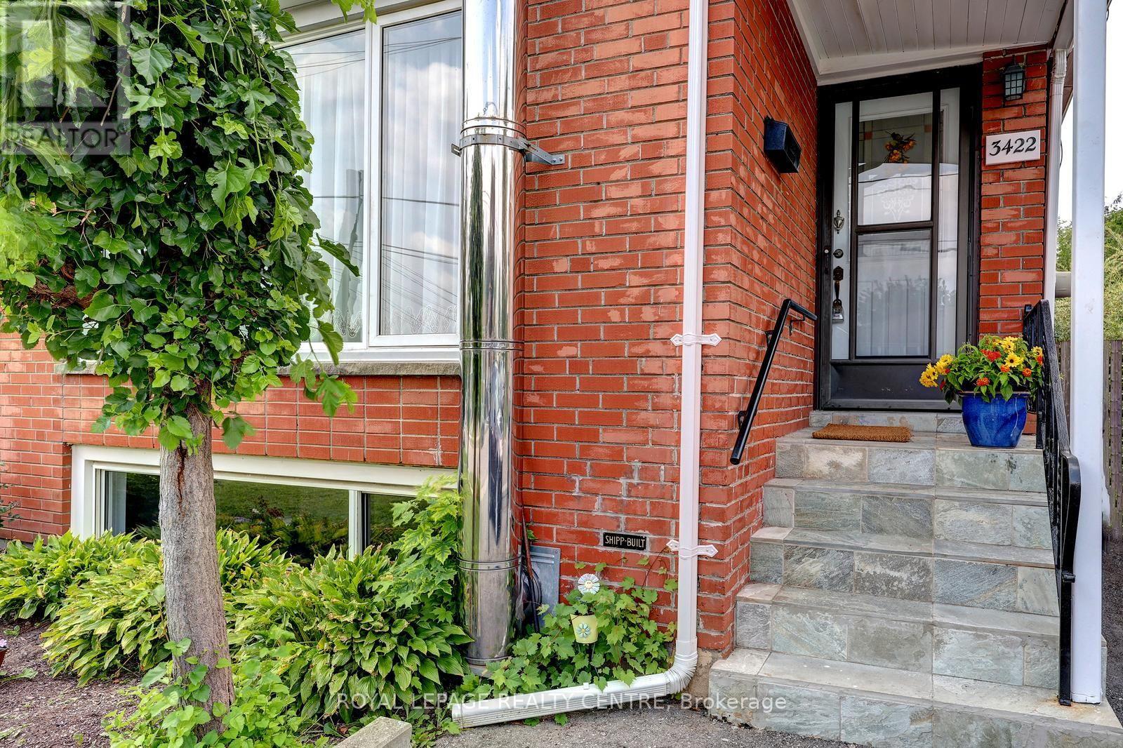 3422 Queenston Drive, Mississauga, Ontario  L5C 2G6 - Photo 6 - W13660964