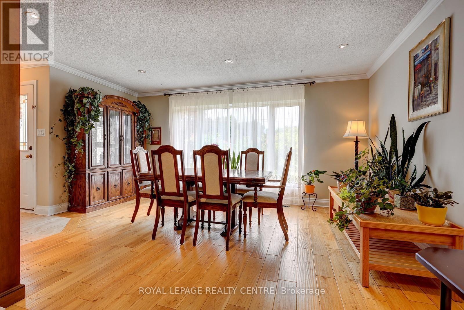 3422 Queenston Drive, Mississauga, Ontario  L5C 2G6 - Photo 9 - W13660964