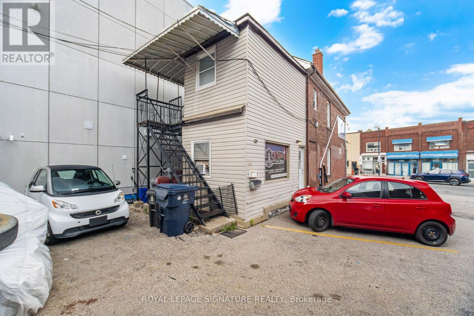 3331 DUNDAS STREET W, Toronto, Ontario