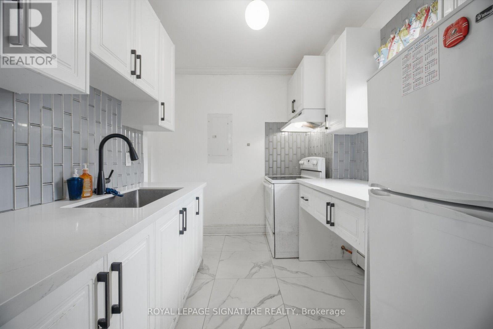 3331 Dundas Street W, Toronto, Ontario M6P 2A6 - Photo 11 - W13661000