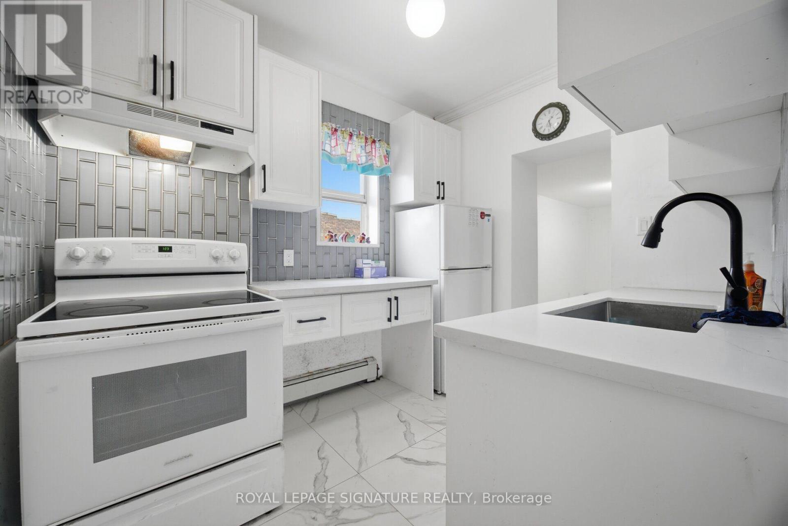 3331 Dundas Street W, Toronto, Ontario M6P 2A6 - Photo 8 - W13661000
