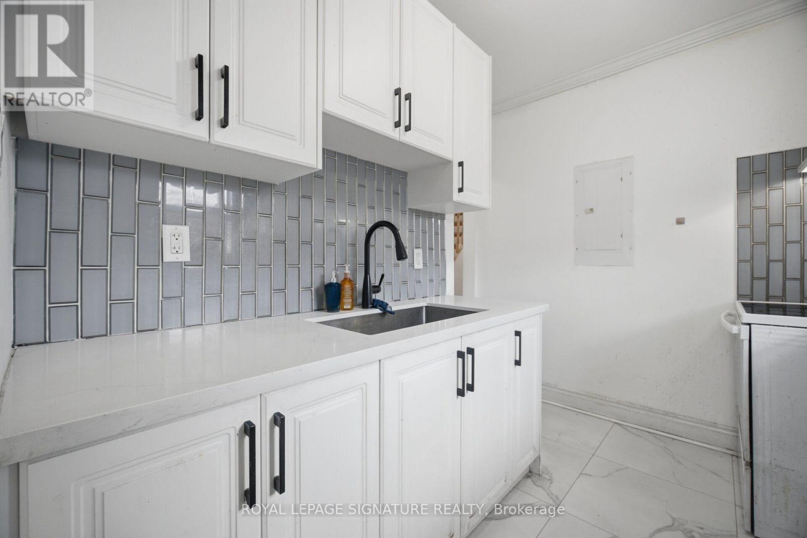 3331 Dundas Street W, Toronto, Ontario M6P 2A6 - Photo 9 - W13661000