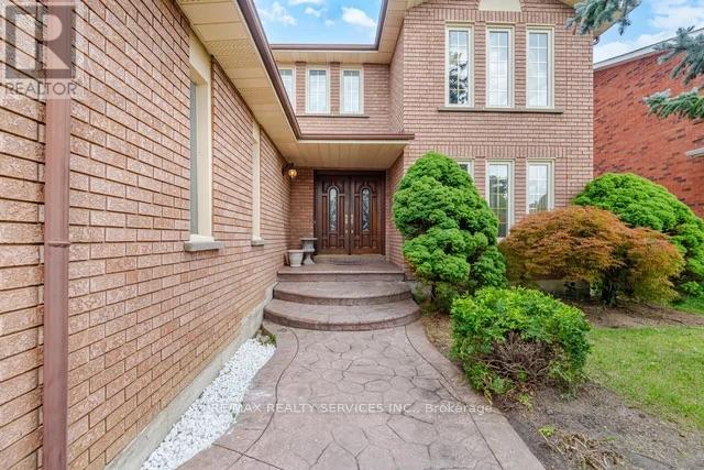 49 Turtlecreek Boulevard, Brampton, Ontario  L6W 3X8 - Photo 2 - W13661010