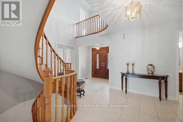 49 Turtlecreek Boulevard, Brampton, Ontario  L6W 3X8 - Photo 4 - W13661010