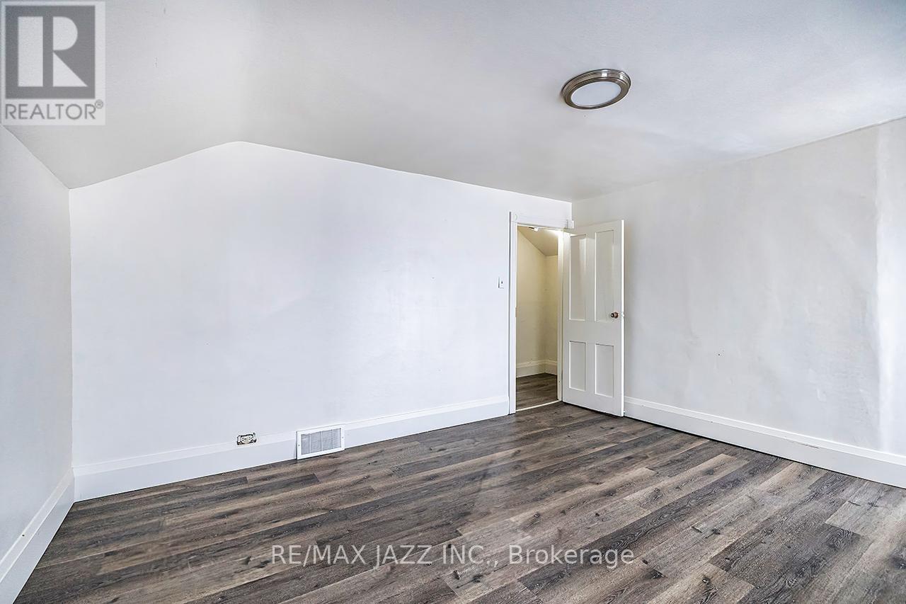 548 Front Street, Oshawa, Ontario  L1H 4V3 - Photo 11 - E13659648