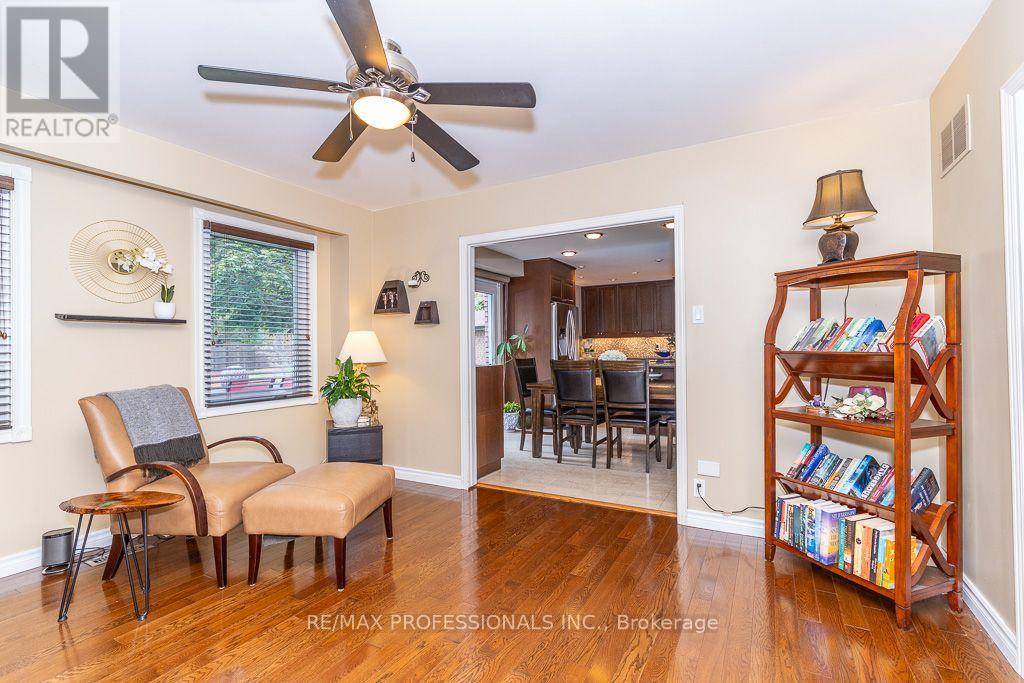 2604 Barrisdale Court, Mississauga, Ontario  L5N 2H2 - Photo 11 - W13654468