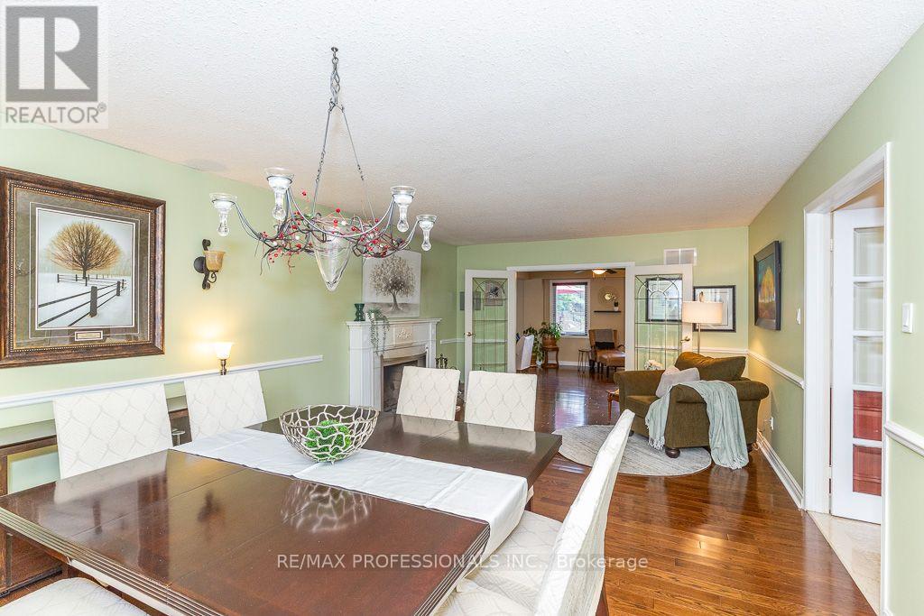 2604 Barrisdale Court, Mississauga, Ontario  L5N 2H2 - Photo 6 - W13654468