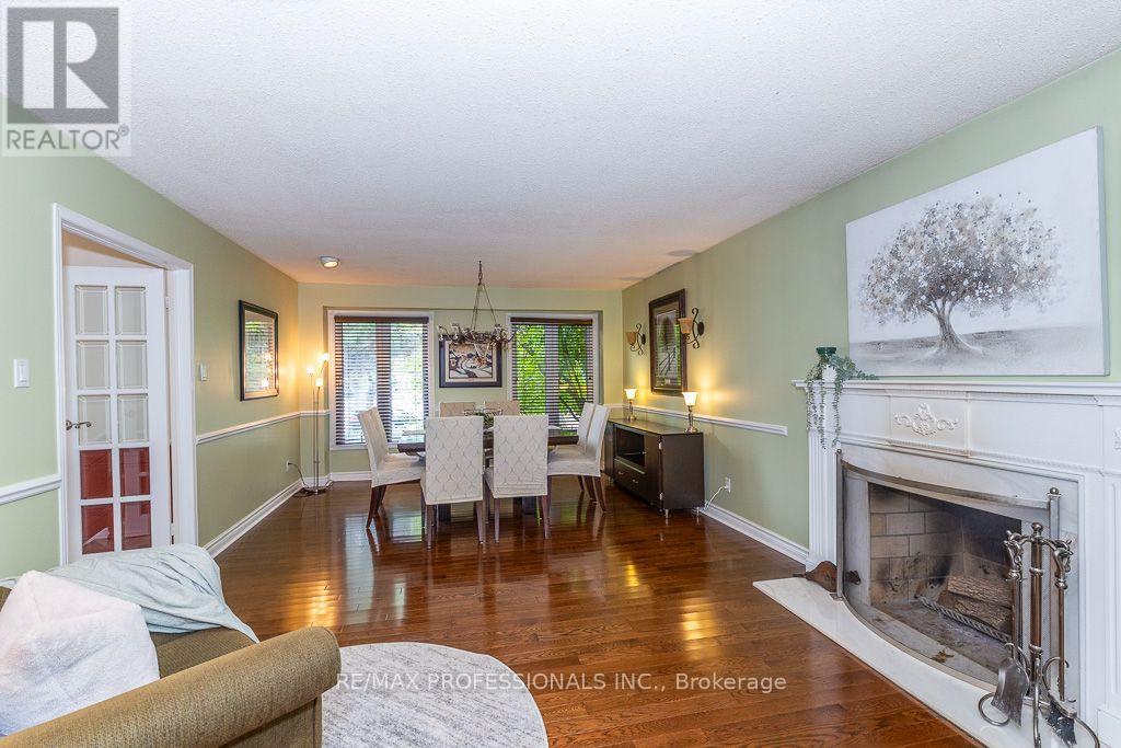 2604 Barrisdale Court, Mississauga, Ontario  L5N 2H2 - Photo 7 - W13654468