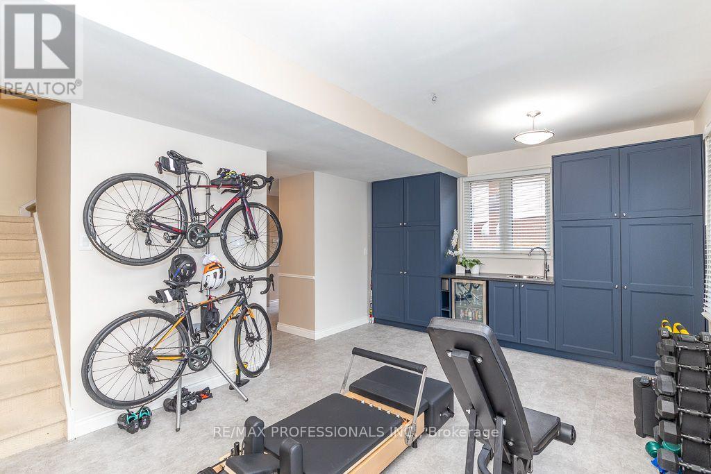 2604 Barrisdale Court, Mississauga, Ontario  L5N 2H2 - Photo 17 - W13654468