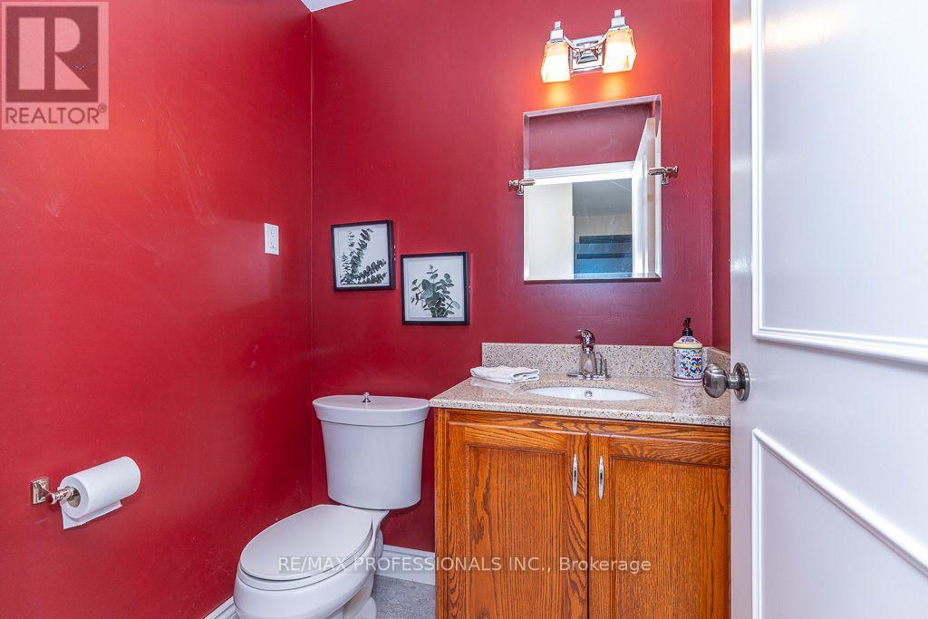 2604 Barrisdale Court, Mississauga, Ontario  L5N 2H2 - Photo 18 - W13654468