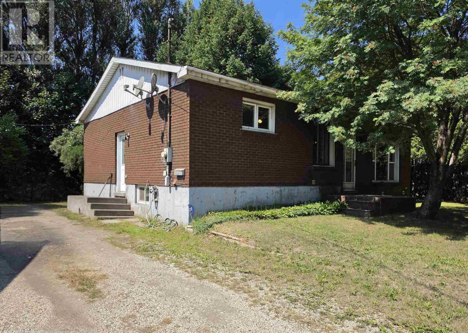 87 Letcher St, Sault Ste. Marie, Ontario P6C 4X5 - Photo 2 - SM262139