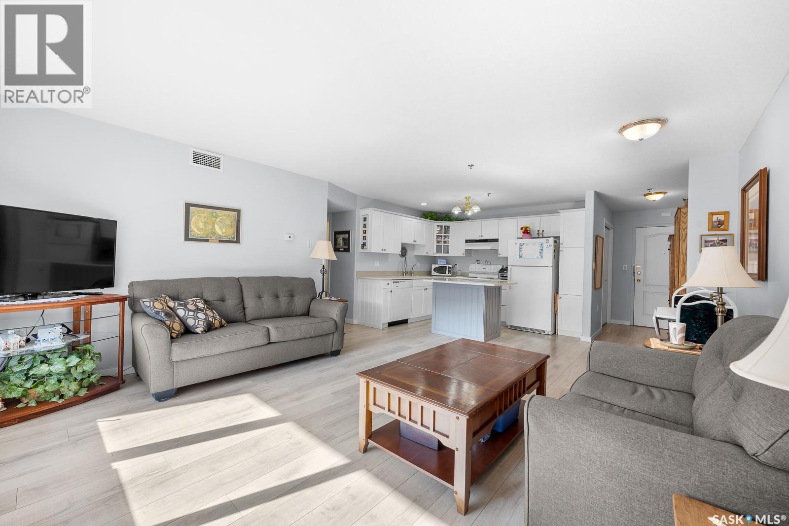 207 205 Mcintyre Street, Regina, Saskatchewan  S4R 3B7 - Photo 3 - SK045167