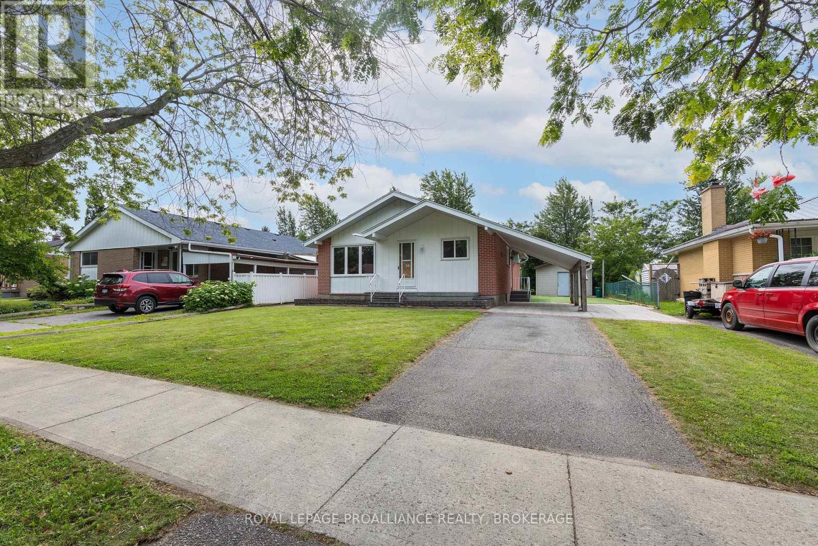 30 Mulcaster Street, Kingston, Ontario K7M 2V5 - Photo 3 - X13661076