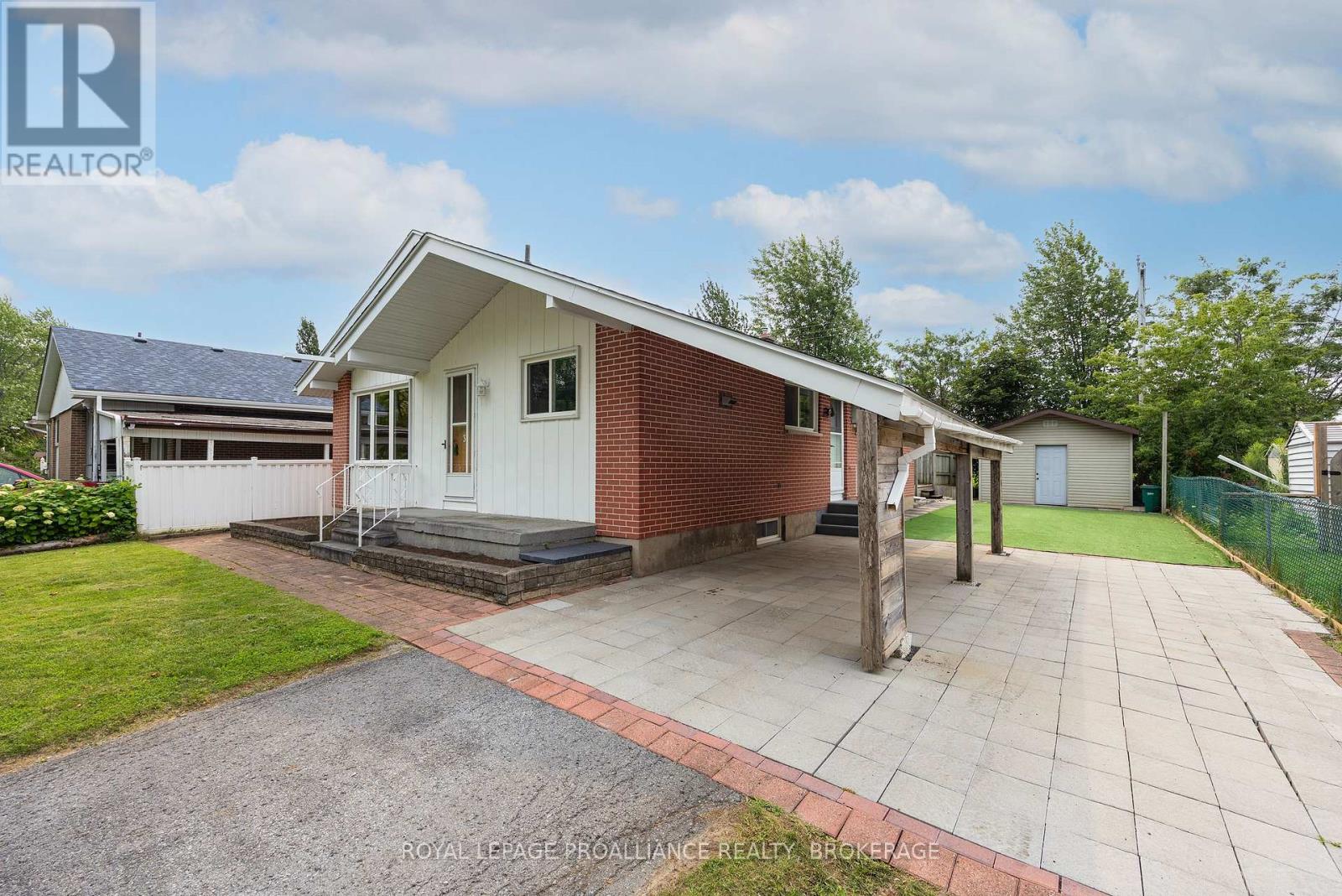 30 Mulcaster Street, Kingston, Ontario K7M 2V5 - Photo 4 - X13661076