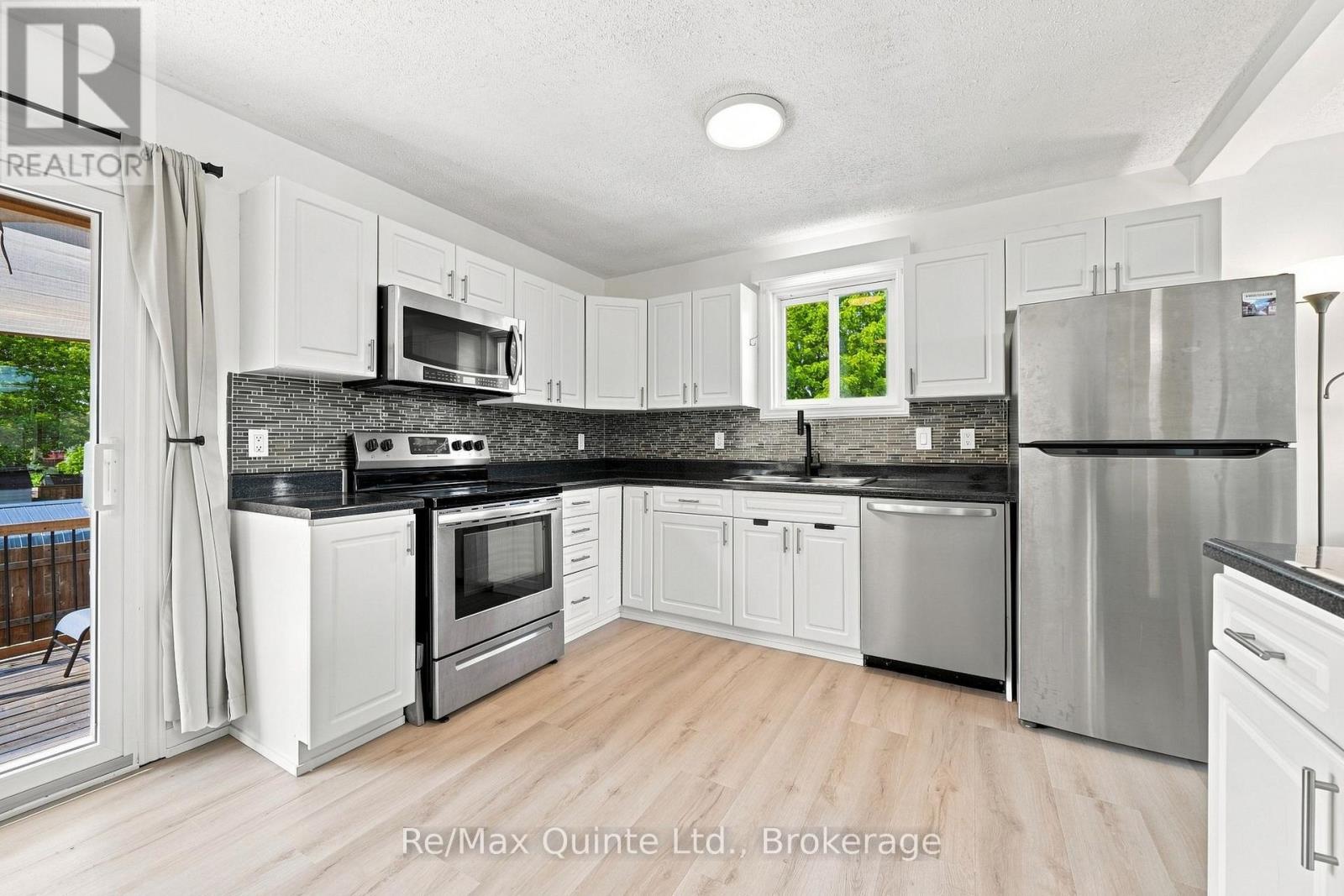54 Bentinck Street, Quinte West, Ontario  K8V 4E3 - Photo 17 - X13661238