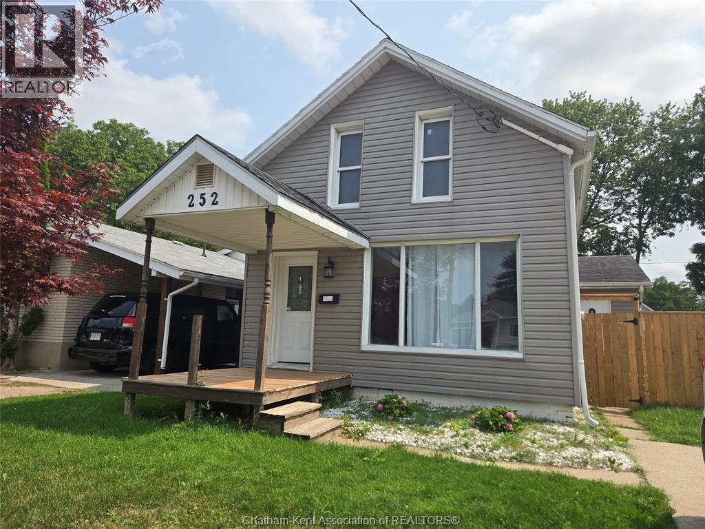 MLS# 26019423: 252 Selkirk STREET, Chatham, Canada