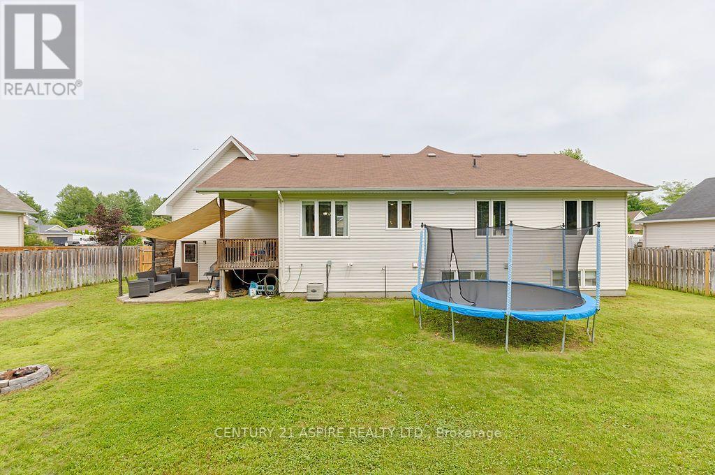 12 Bedard Boulevard, Petawawa, Ontario  K8H 0B7 - Photo 33 - X13661354