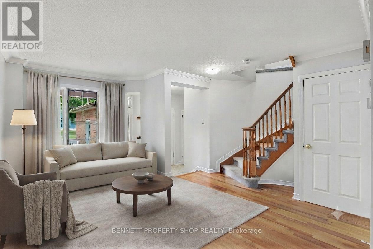 190 Forestglade Crescent, Ottawa, Ontario  K1G 6A7 - Photo 3 - X13661126