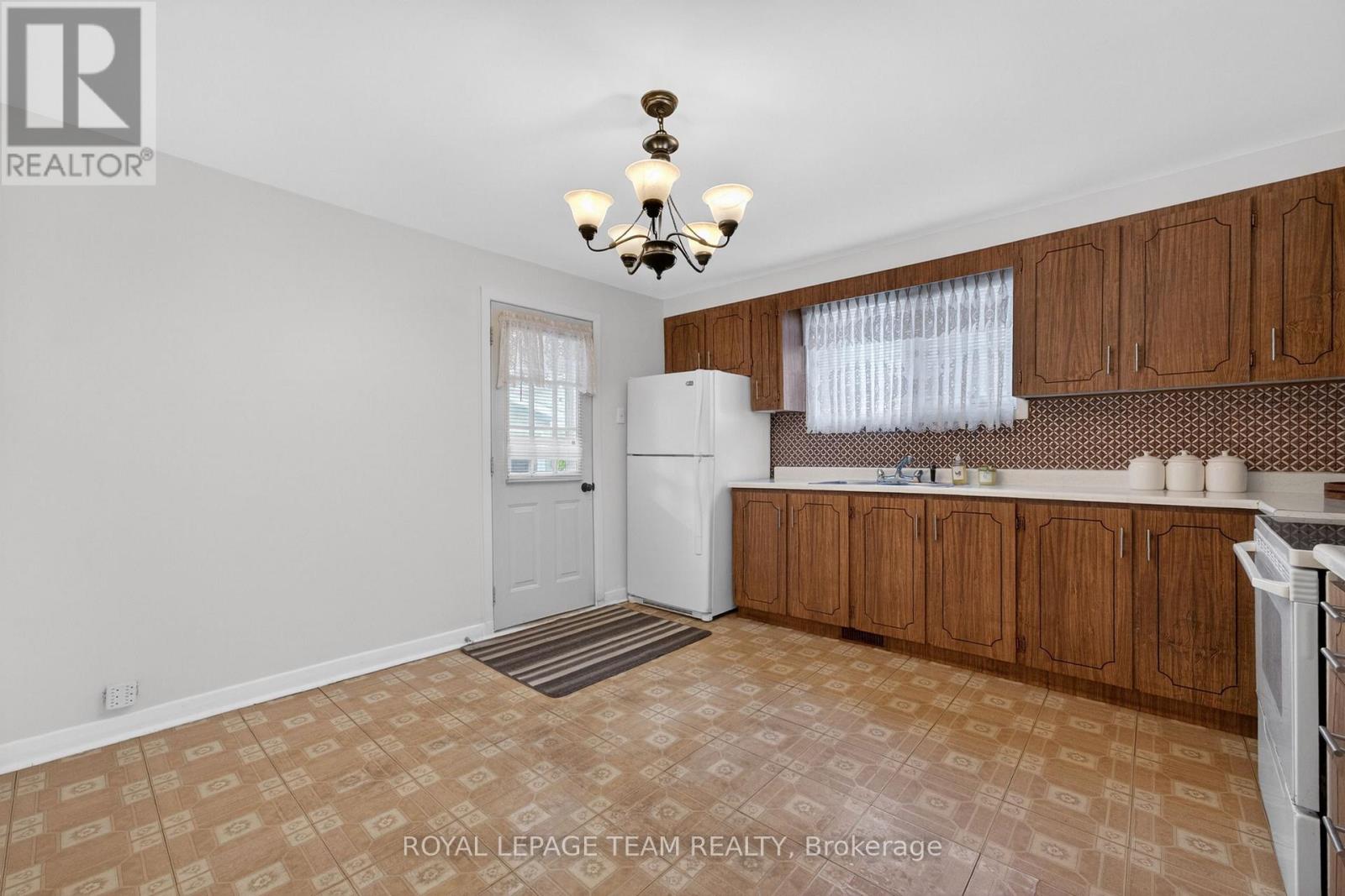274 Breezehill Avenue S, Ottawa, Ontario  K1Y 2J3 - Photo 12 - X13661150
