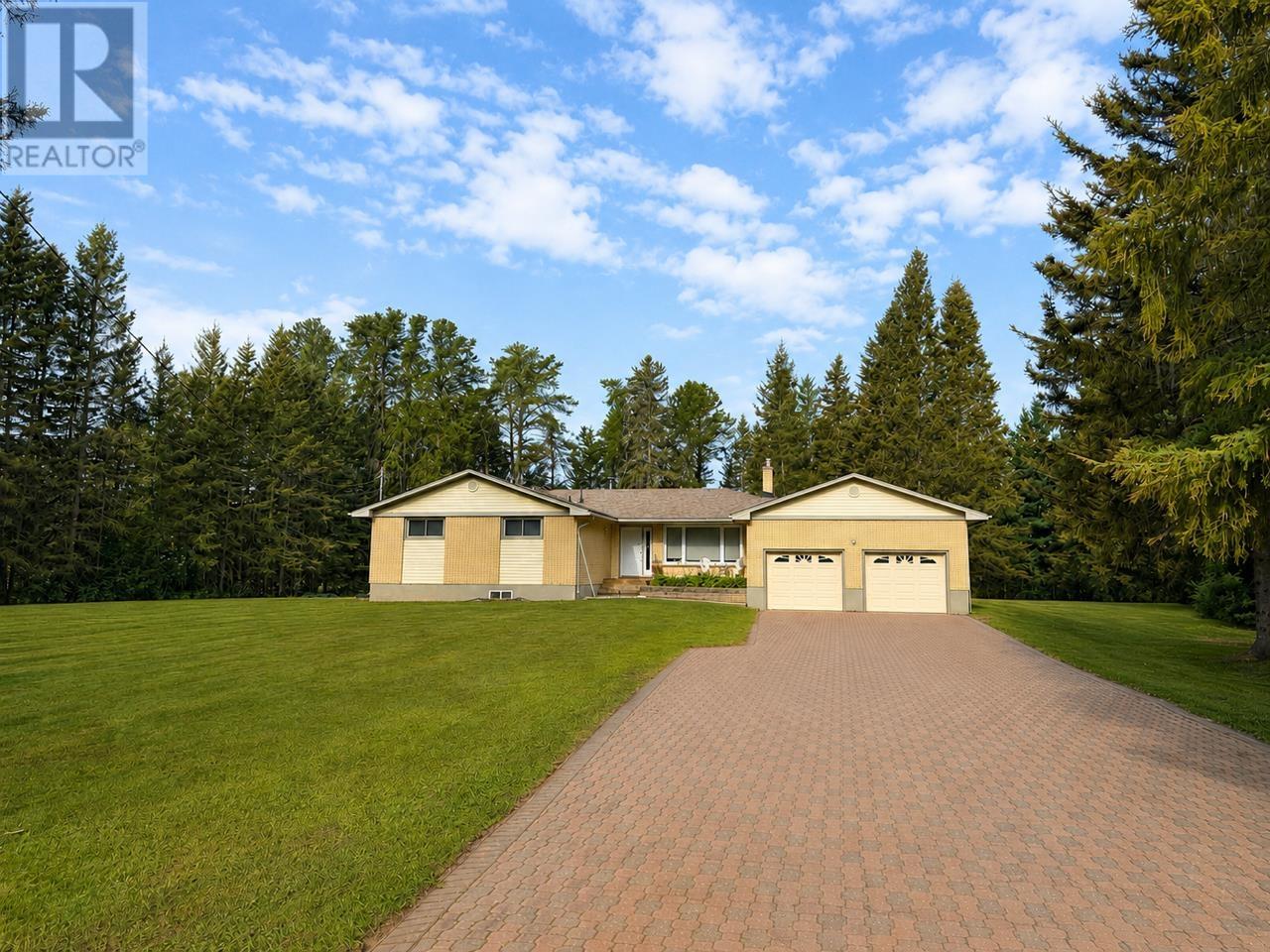 3135 Lloyd St, Thunder Bay, Ontario  P7K 1B6 - Photo 1 - TB2602317