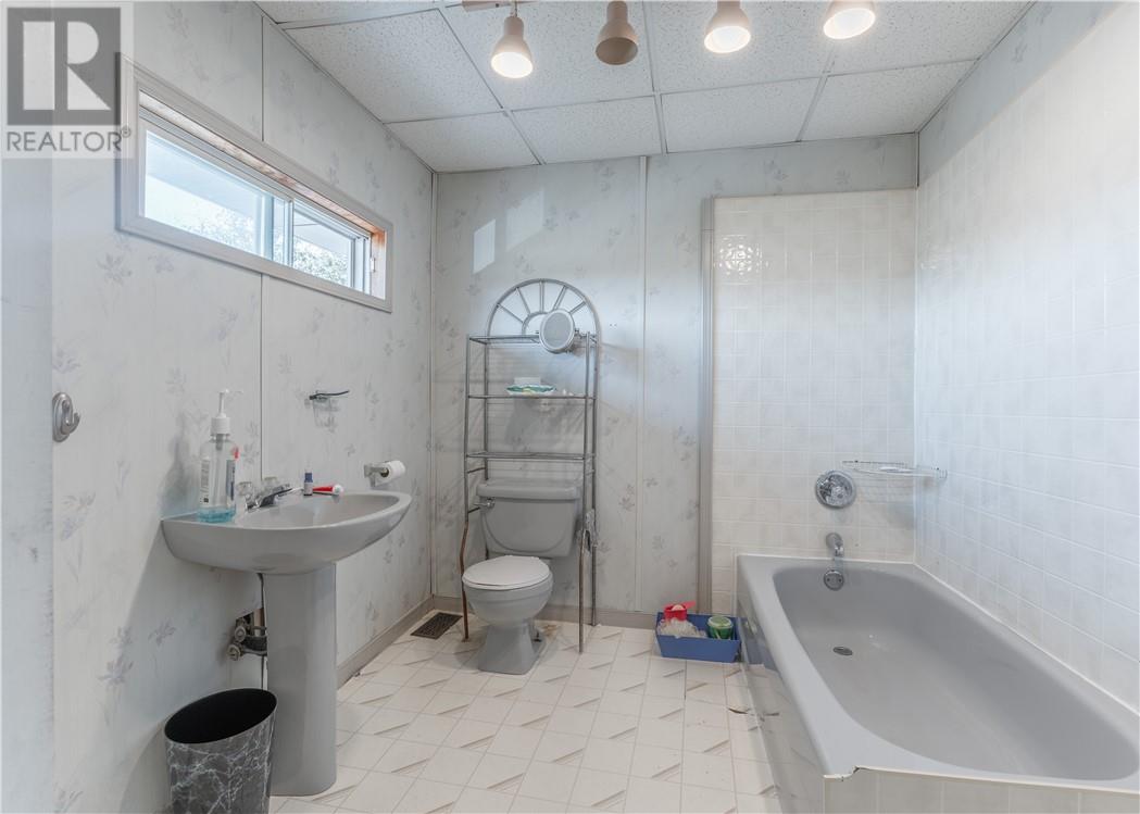 933 E Highway 17, Wahnapitae, Ontario  P0M 1H0 - Photo 17 - 2129744
