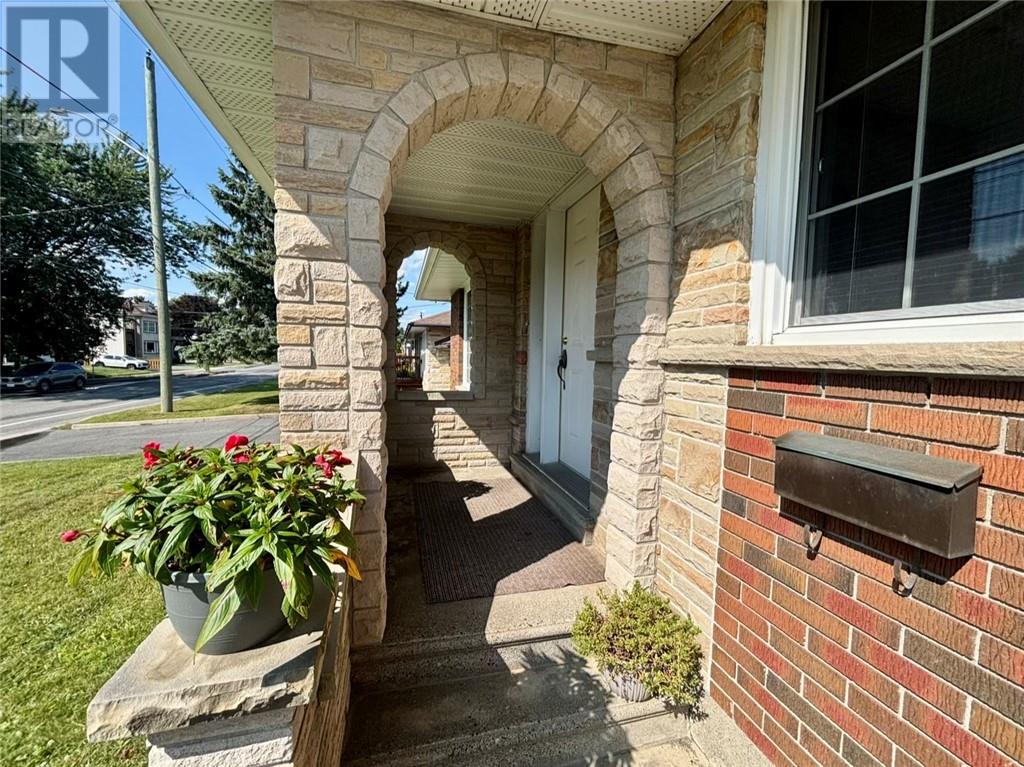 868 Westmount Avenue, Sudbury, Ontario  P3A 1C4 - Photo 2 - 2129739