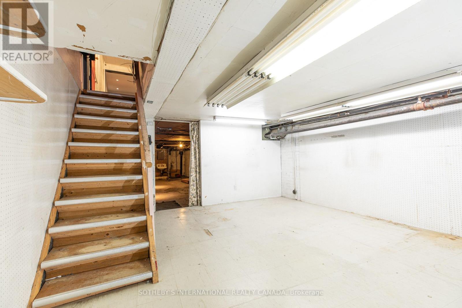 Retail Store - 3236 Yonge Street, Toronto, Ontario  M4N 2L4 - Photo 5 - C13661172