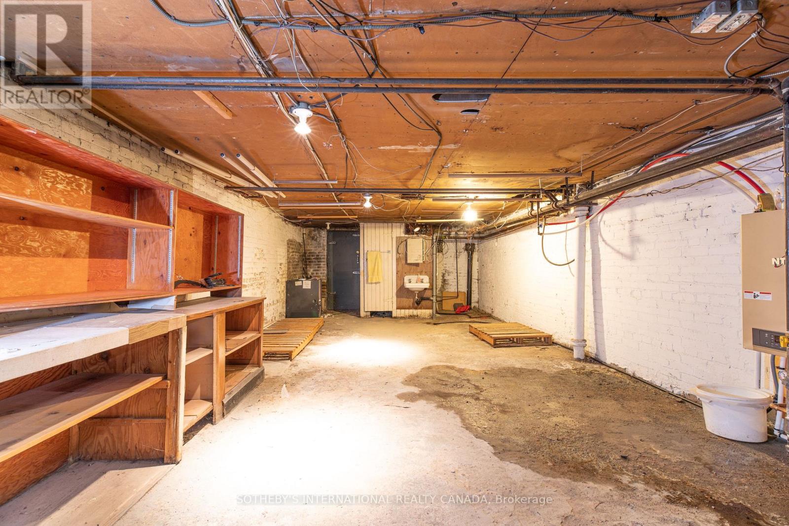 Retail Store - 3236 Yonge Street, Toronto, Ontario  M4N 2L4 - Photo 6 - C13661172