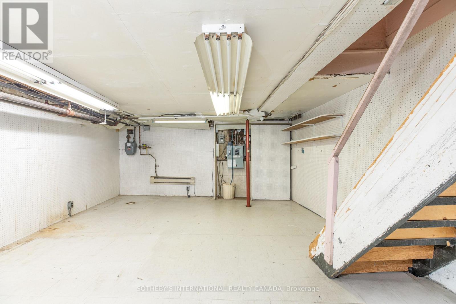Retail Store - 3236 Yonge Street, Toronto, Ontario  M4N 2L4 - Photo 7 - C13661172
