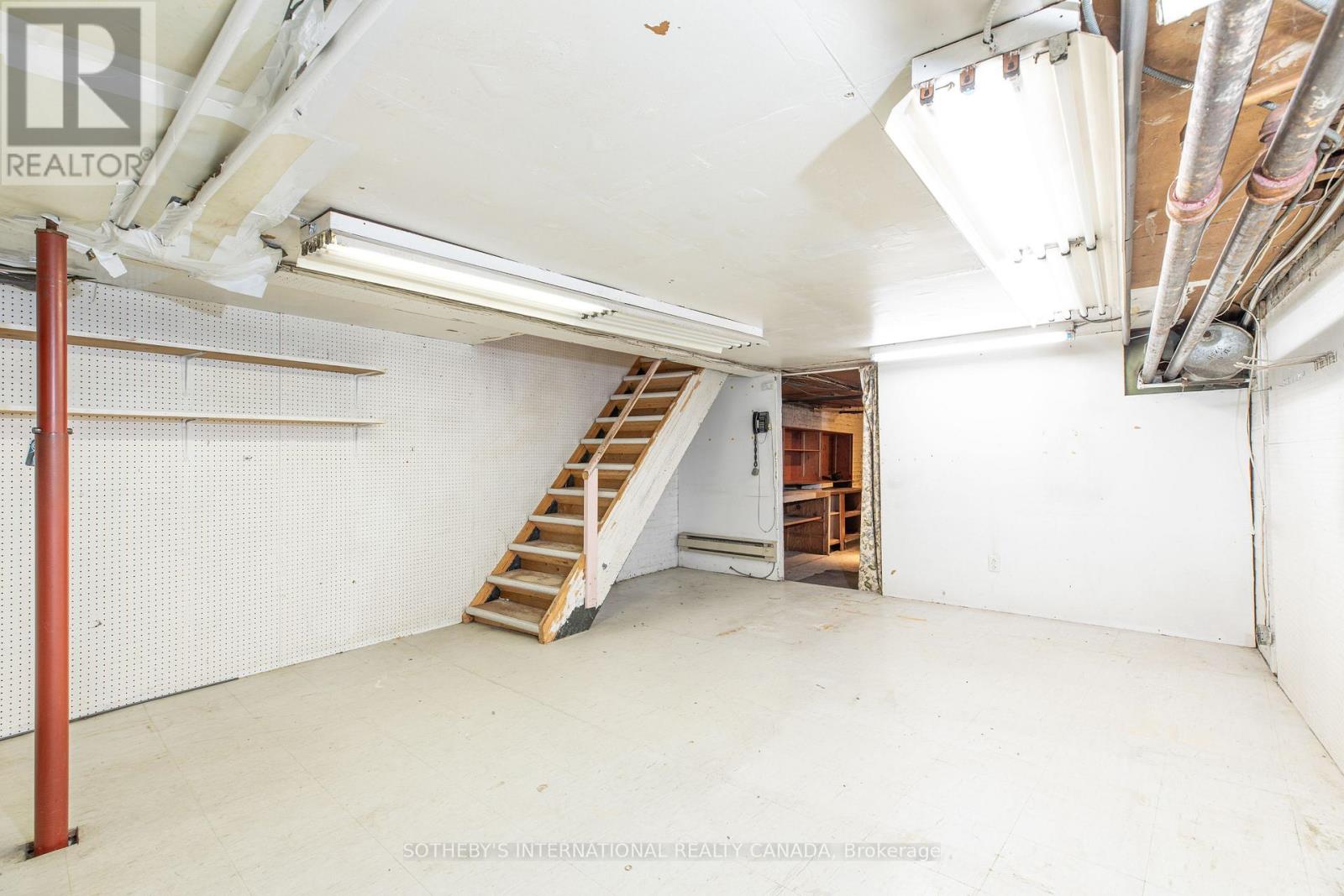 Retail Store - 3236 Yonge Street, Toronto, Ontario  M4N 2L4 - Photo 8 - C13661172