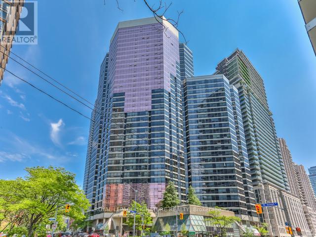1007 - 1001 Bay Street, Toronto, Ontario  M5S 3A6 - Photo 1 - C13661302