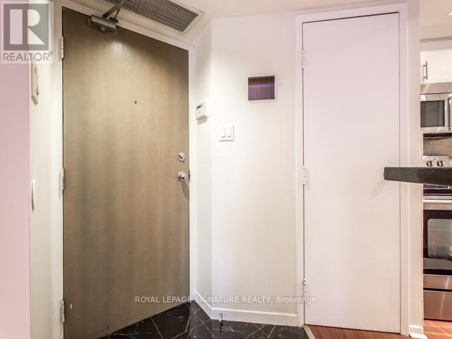1007 - 1001 Bay Street, Toronto, Ontario  M5S 3A6 - Photo 2 - C13661302
