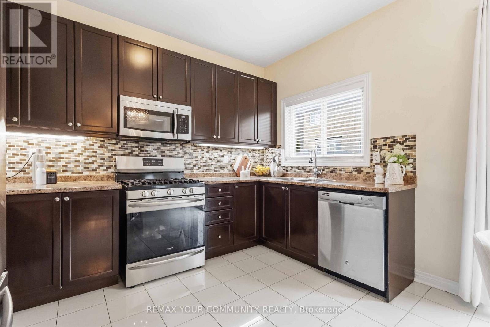 28 Cater Avenue, Ajax, Ontario  L1Z 0G1 - Photo 25 - E13661074