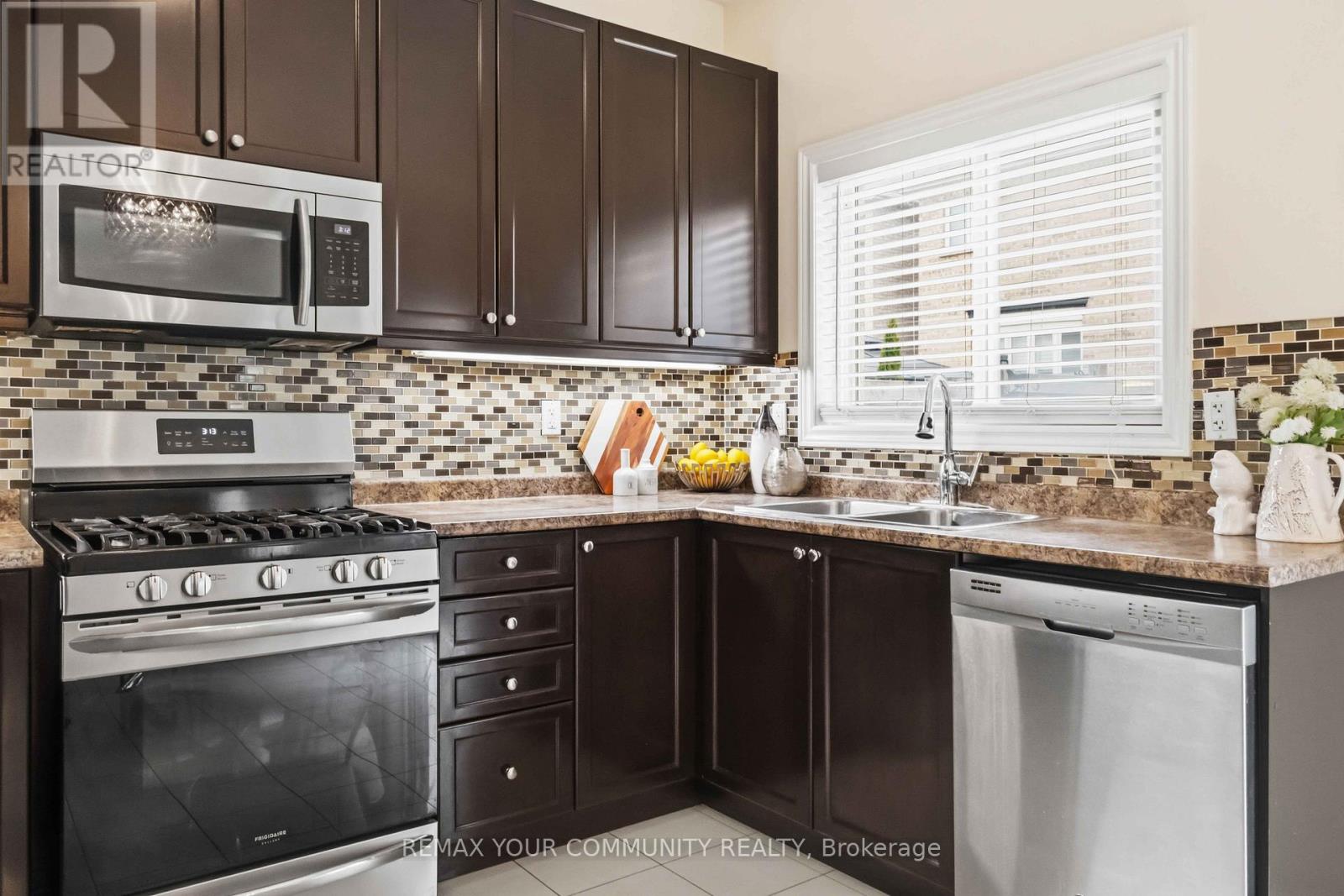 28 Cater Avenue, Ajax, Ontario  L1Z 0G1 - Photo 26 - E13661074