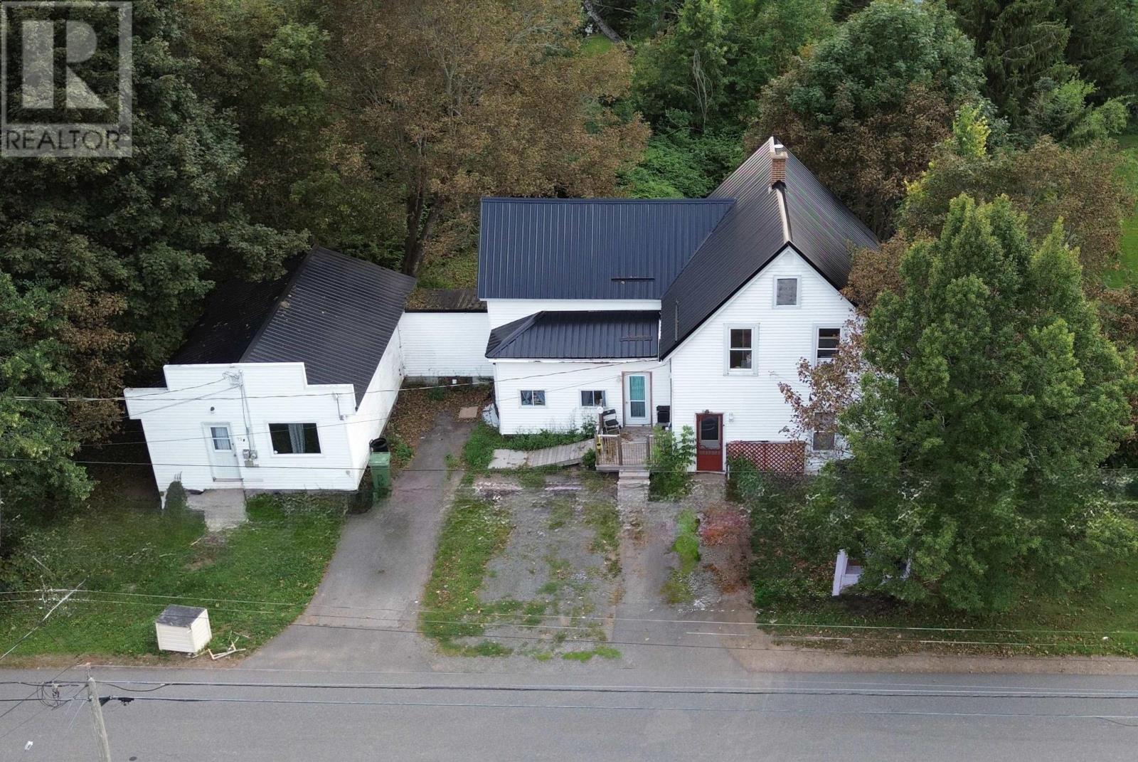 95 Church Street, Springhill, Nova Scotia  B0M 1X0 - Photo 1 - 202620247