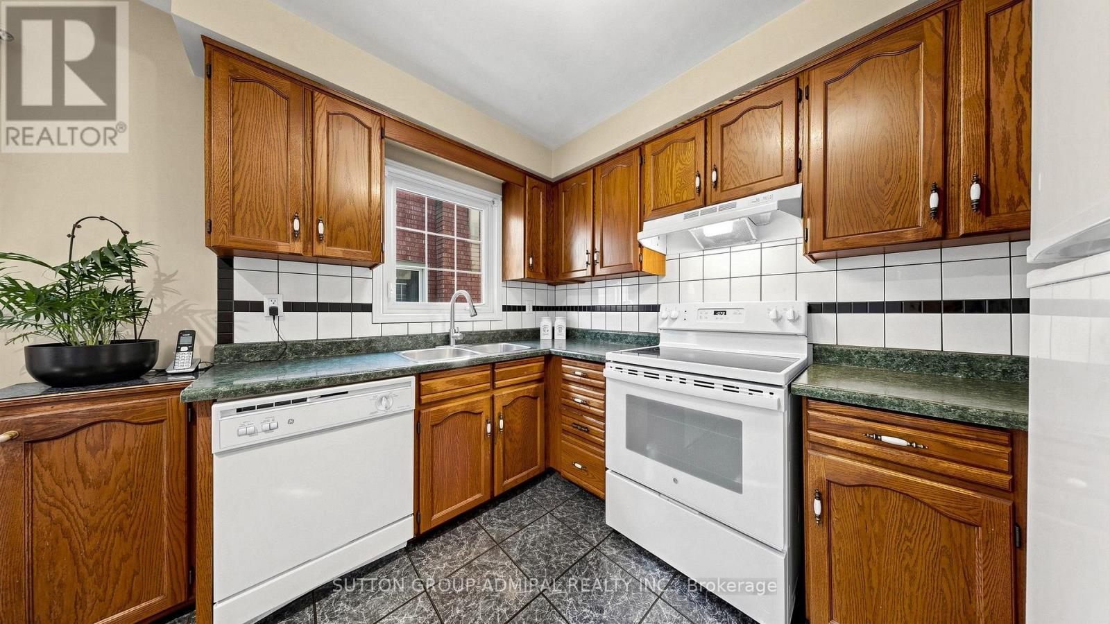 18 Richbell Street, Vaughan, Ontario  L4J 5W4 - Photo 9 - N13661216