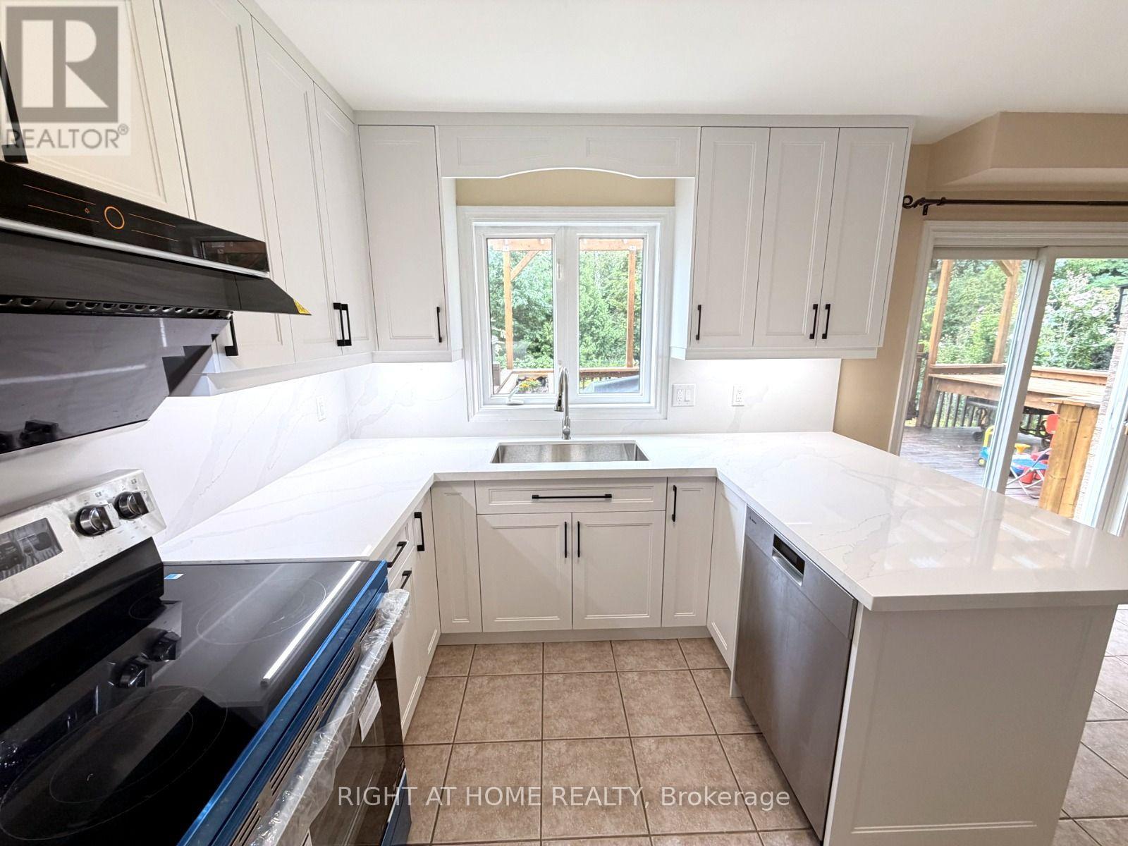 127 Humberland Drive, Richmond Hill, Ontario  L4E 3Y7 - Photo 12 - N13661282