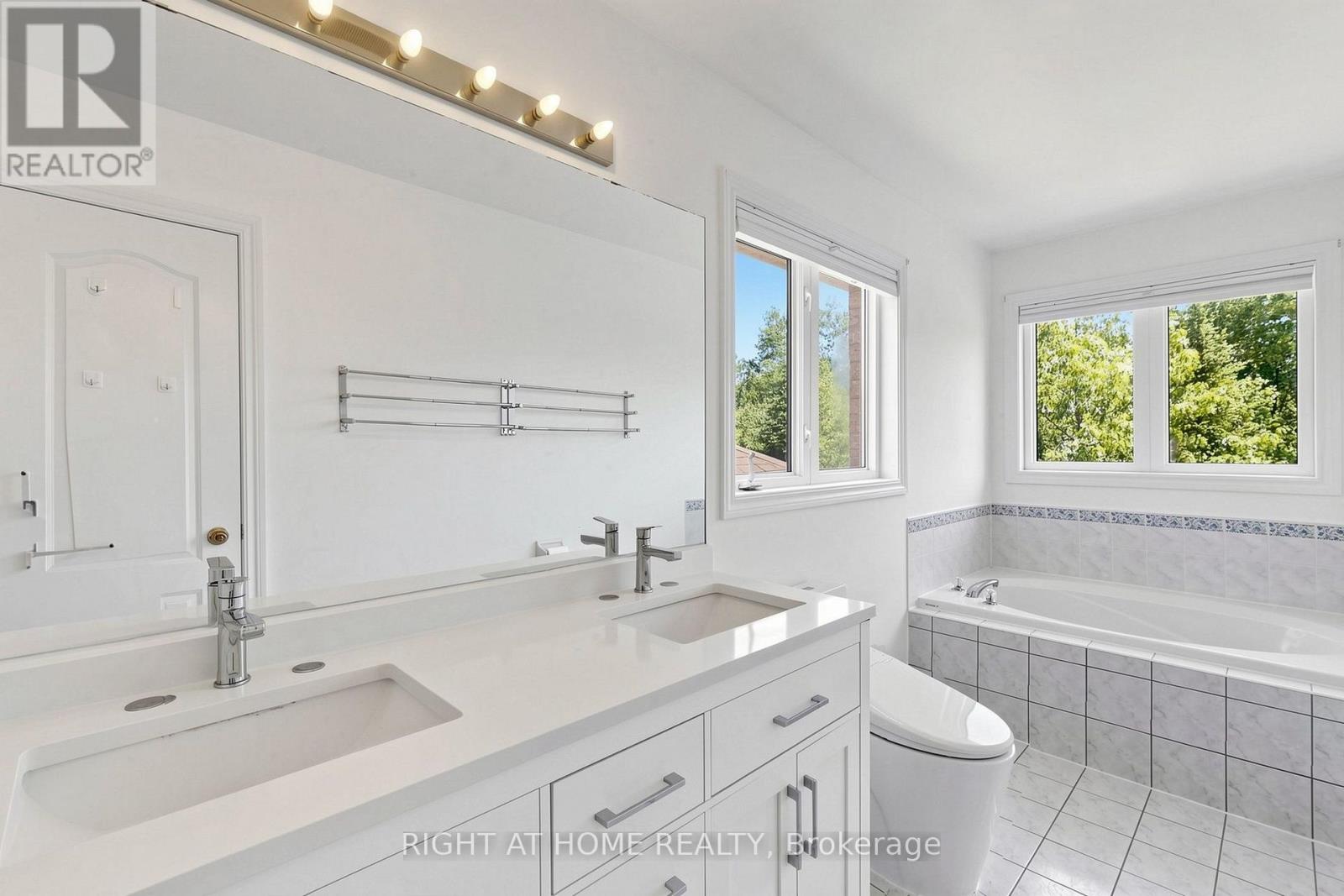127 Humberland Drive, Richmond Hill, Ontario  L4E 3Y7 - Photo 19 - N13661282