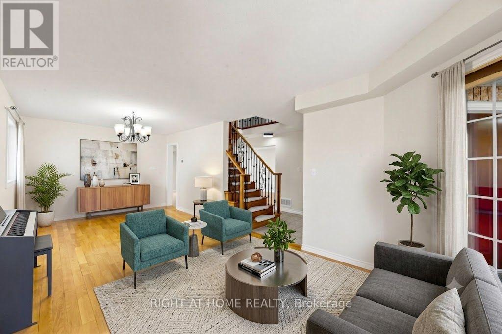 127 Humberland Drive, Richmond Hill, Ontario  L4E 3Y7 - Photo 4 - N13661282